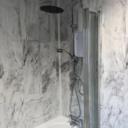 Charlotte House 펜션 레드카