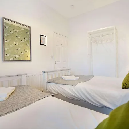 Coastal 3 Bed Ideal For Families & Contractors 펜션