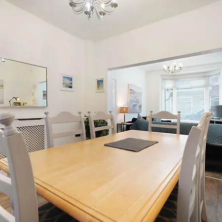Coastal 3 Bed Ideal For Families & Contractors