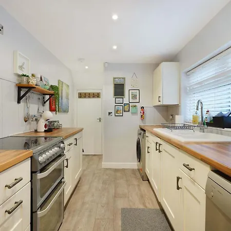 Coastal 3 Bed Ideal For Families & Contractors