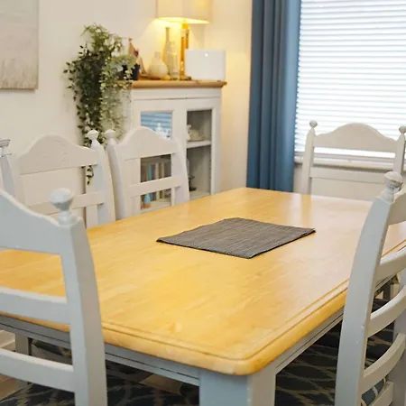 Coastal 3 Bed Ideal For Families & Contractors 펜션 *