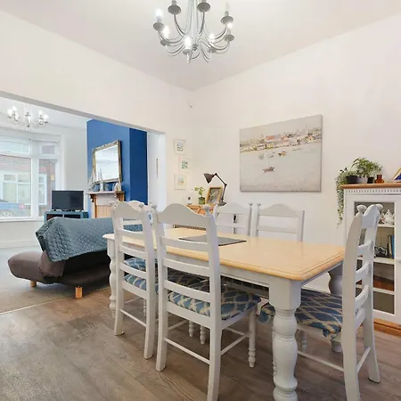 Coastal 3 Bed Ideal For Families & Contractors