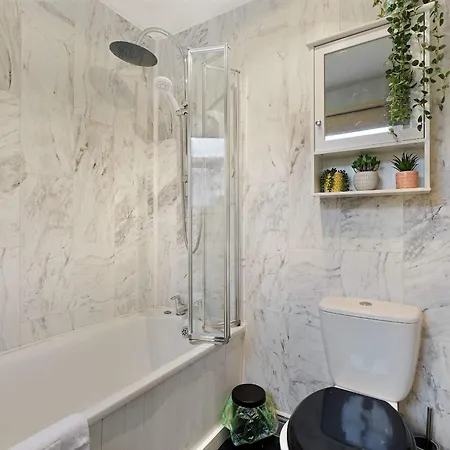 Coastal 3 Bed Ideal For Families & Contractors
